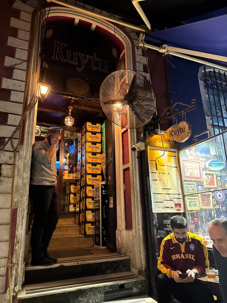 Kuytu Bar