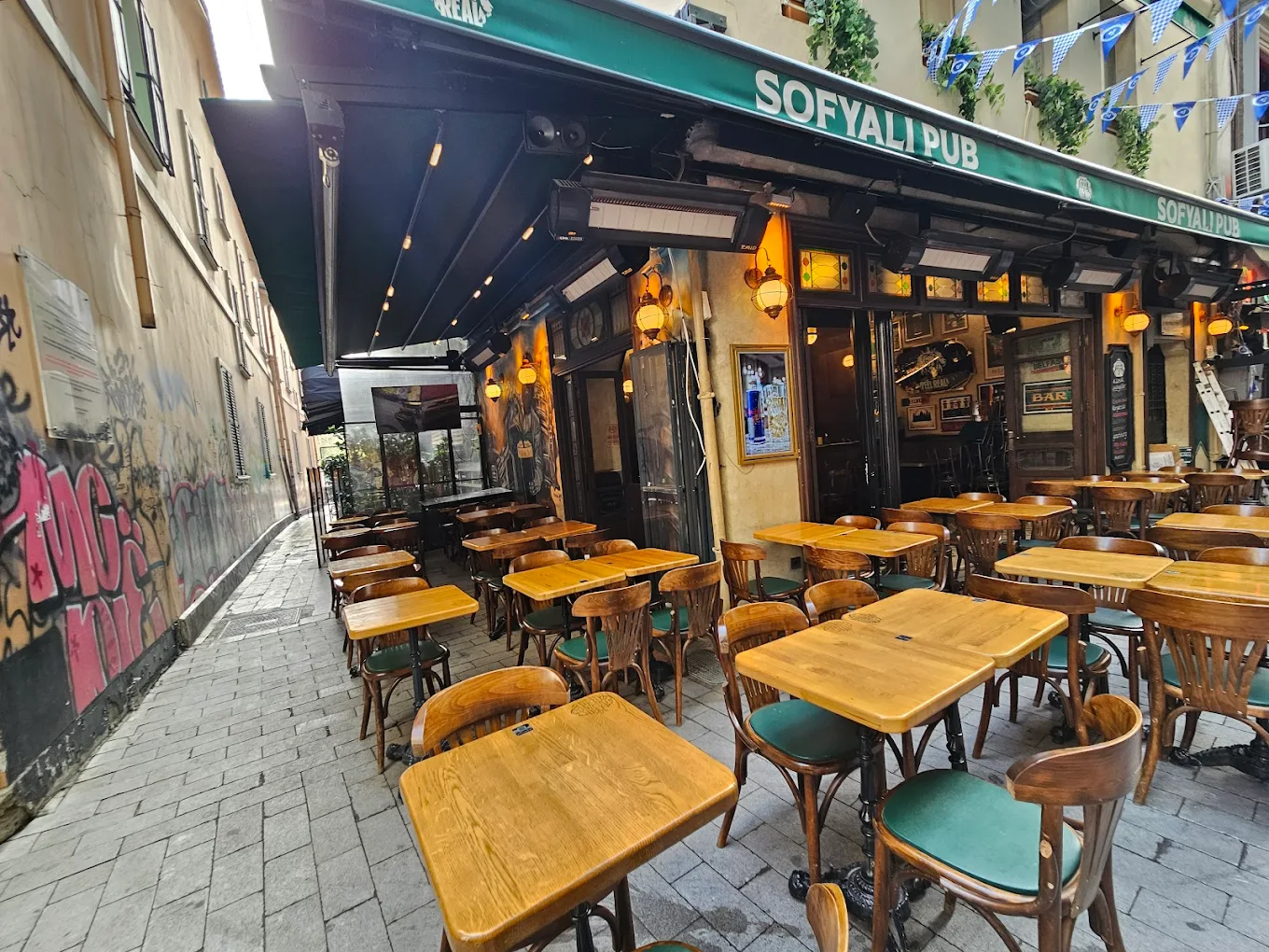 Sofyalı Pub Asmalı