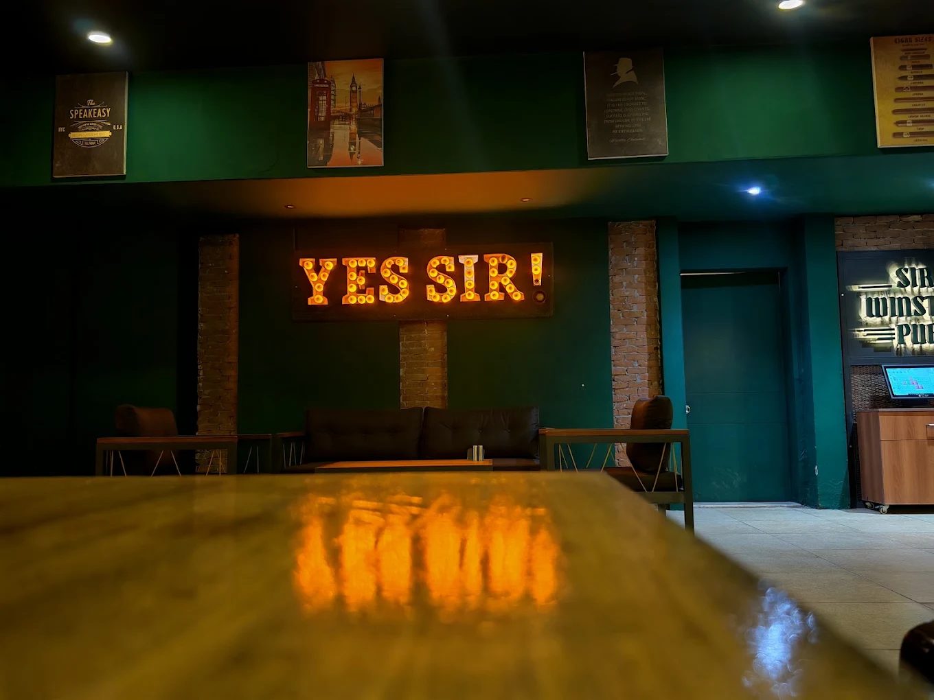 Sir Winston Pub Akhisar (Hotel Palm City)