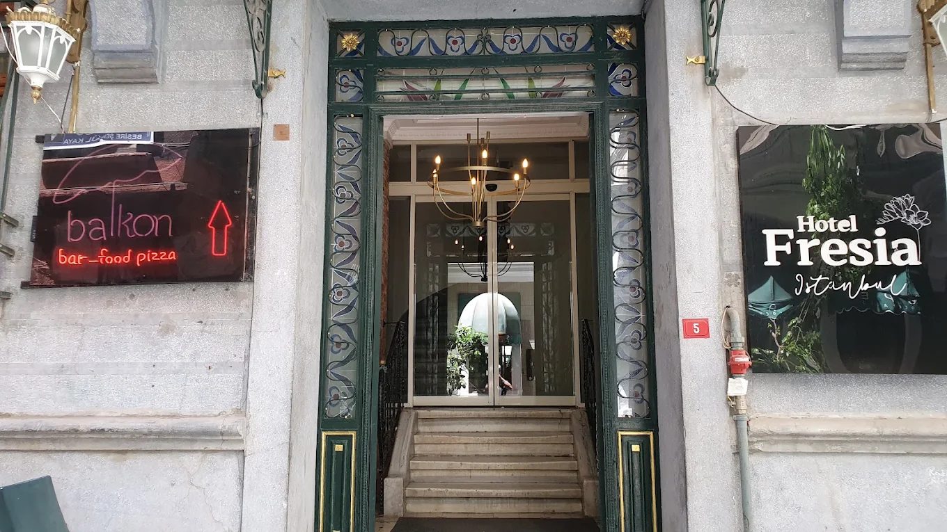 Balkon Restaurant & Bar