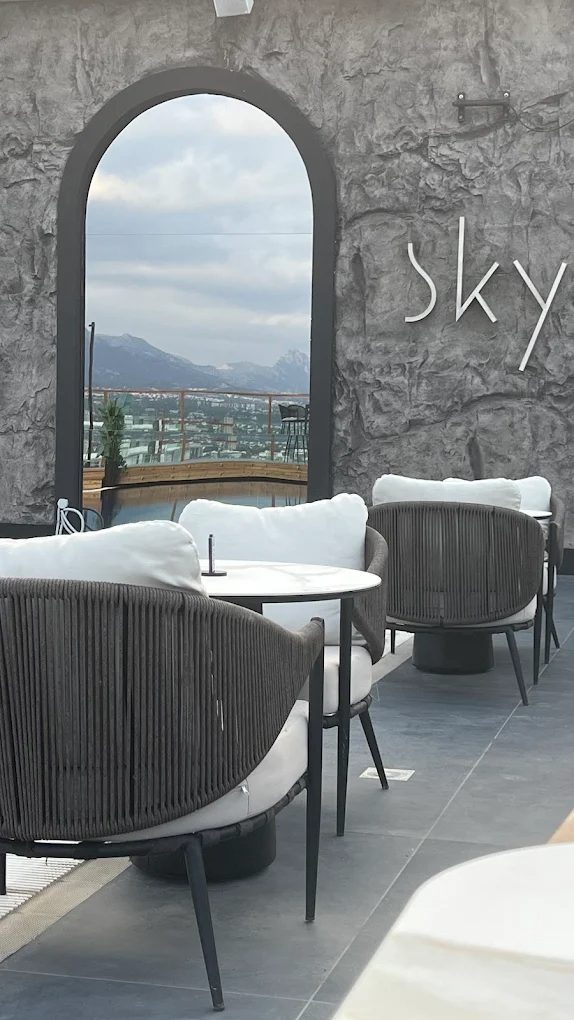 Sky Lounge & Bar